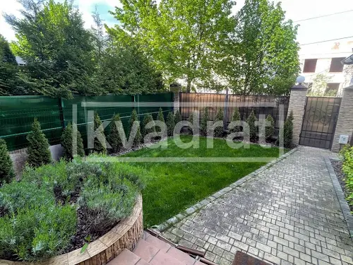 будинок за адресою смт. Козин, Лугова вул., 38