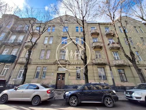 комерційна за адресою Конопницької, 4