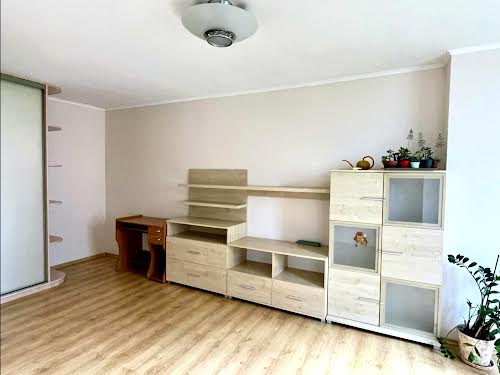 квартира за адресою Анни Ахматової вул., 35
