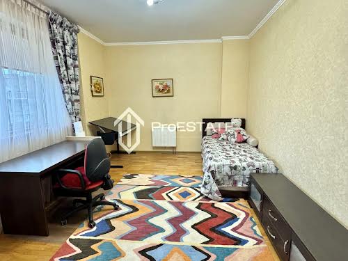 квартира за адресою Бориспільська вул., 4