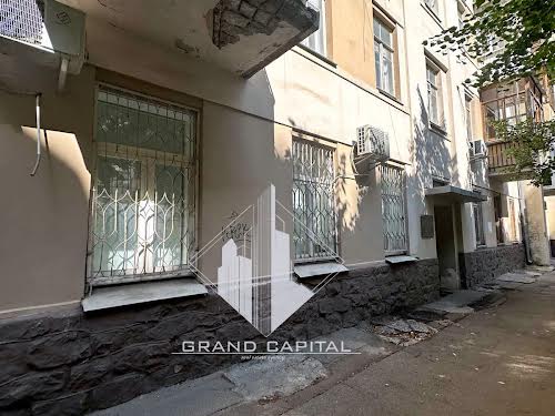 комерційна за адресою Липська вул., 19/7