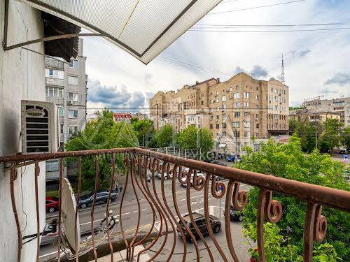 комерційна за адресою Оболонська вул., 21