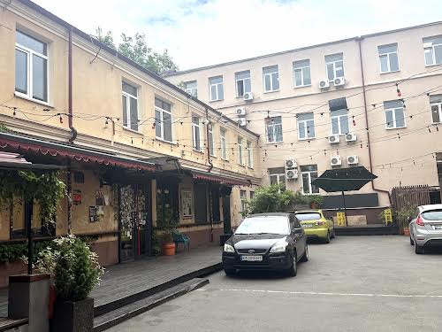 коммерческая по адресу Верхній Вал ул., 18