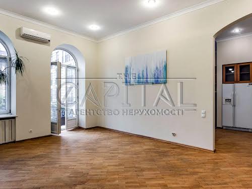 комерційна за адресою Лютеранська вул., 12