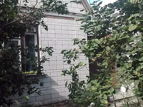 будинок за адресою Лугова