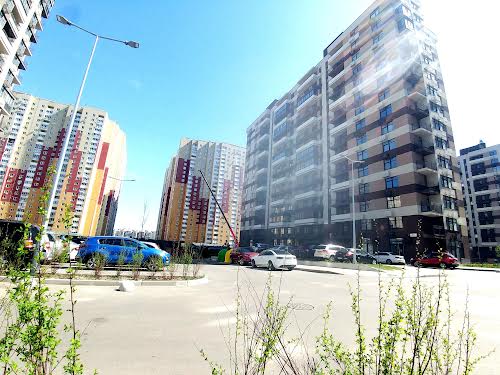 квартира по адресу Олександра Олеся ул., 1