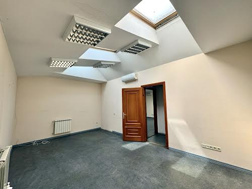 комерційна за адресою Автопаркова вул., 7