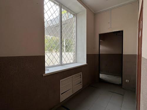 комерційна за адресою Антонова вул., 16
