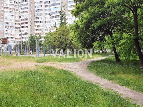 квартира за адресою Анни Ахматової вул., 17