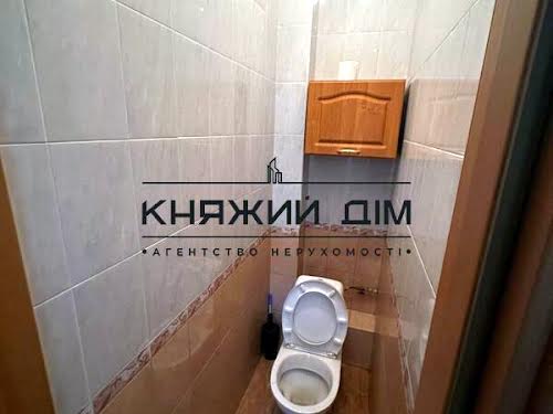 комерційна за адресою Володимирська вул., 11