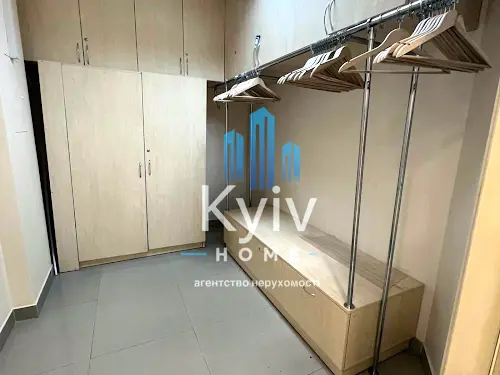 комерційна за адресою Басейна вул., 7