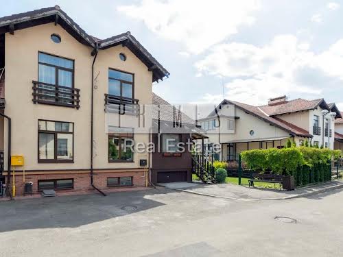 будинок за адресою с. Крюківщина, Тіниста вул.