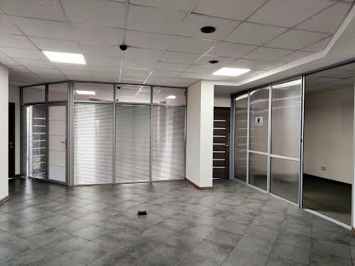 комерційна за адресою Раїси Окіпної вул., 8