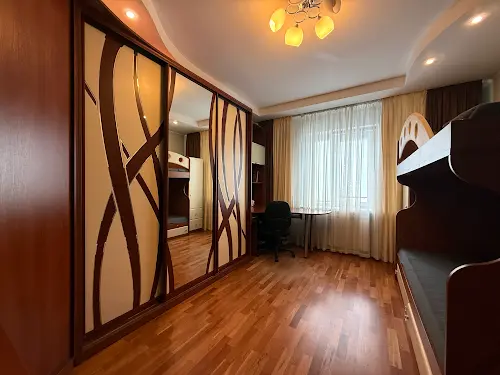 квартира за адресою Драгоманова вул., 8