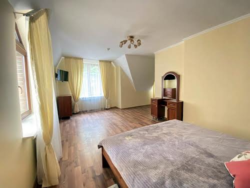 комерційна за адресою Академіка Володимира Гнатюка вул. (), 22