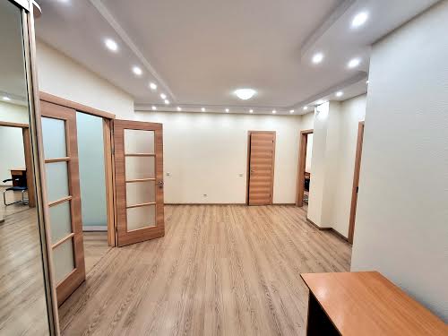 квартира за адресою Раїси Окіпної вул., 4а