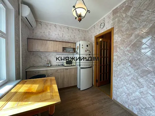 квартира за адресою Ревуцького вул., 18-А