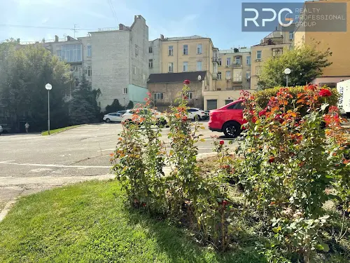 комерційна за адресою Велика Васильківська вул. (Червоноармійська), 9-2