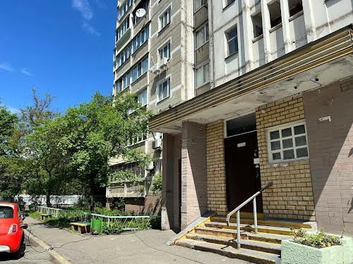 квартира за адресою Автозаводська вул., 81