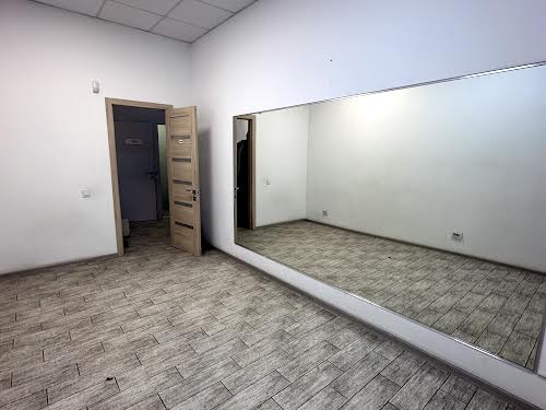 комерційна за адресою Саксаганського, 45