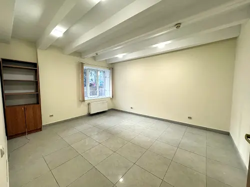 комерційна за адресою Ярослава Пастернака вул., 4
