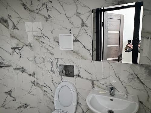 комерційна за адресою Жилянська вул., 19