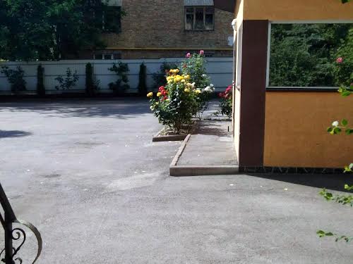 комерційна за адресою Васильківська вул., 29