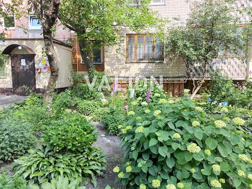 комерційна за адресою Васильківська вул., 38