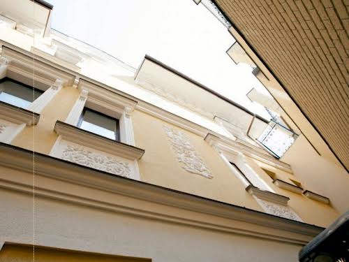 комерційна за адресою Омелютинська вул., 22