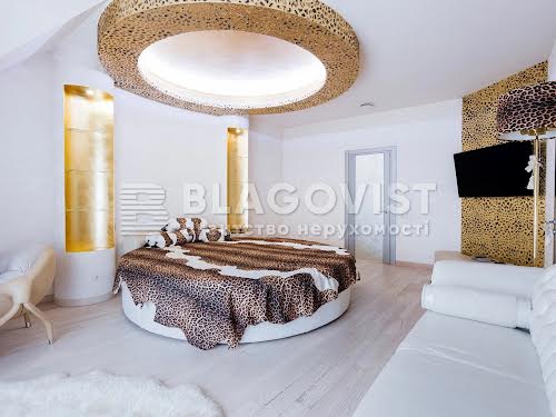 будинок за адресою с. Вишеньки, Футбольна, 3