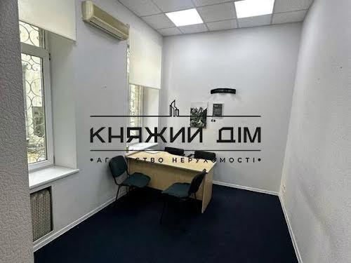 комерційна за адресою Володимирська вул., 11