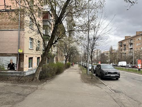 комерційна за адресою Богдана Гаврилишина вул. (Ванди Василевської), 14