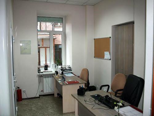 комерційна за адресою Антоновича вул. (Горького), 3