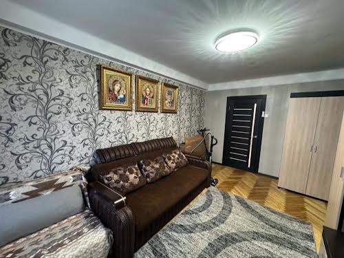 квартира по адресу Строителей ул., 12-Б